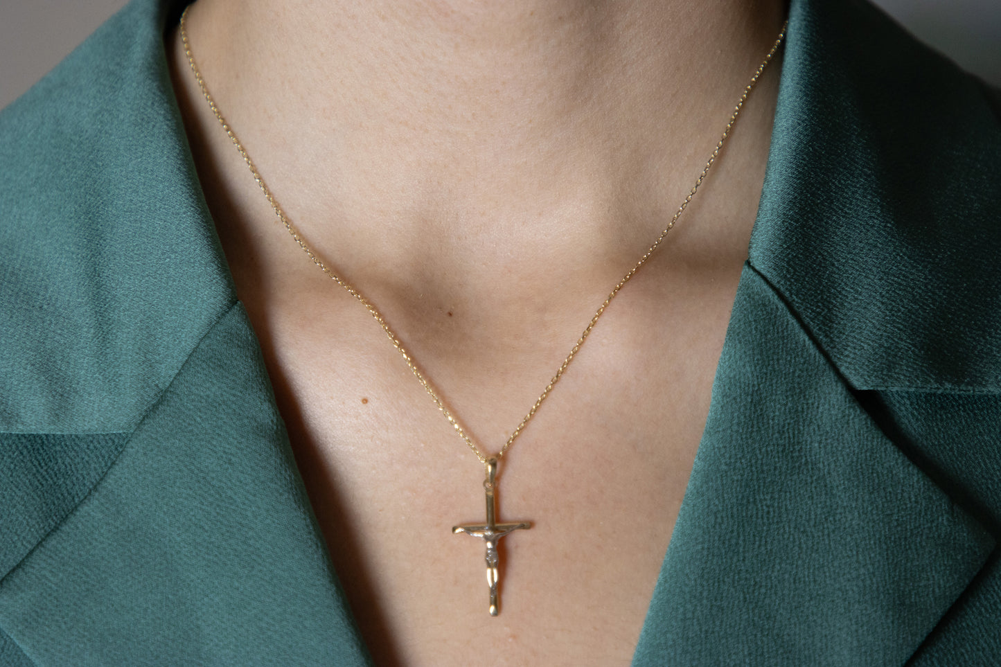 Crucifix Haç Kolye