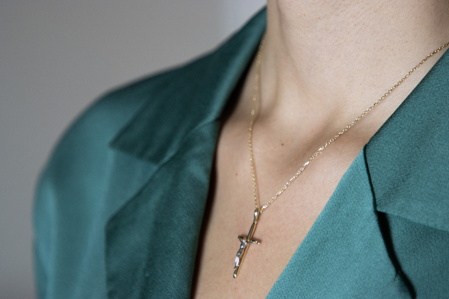 Crucifix Haç Kolye
